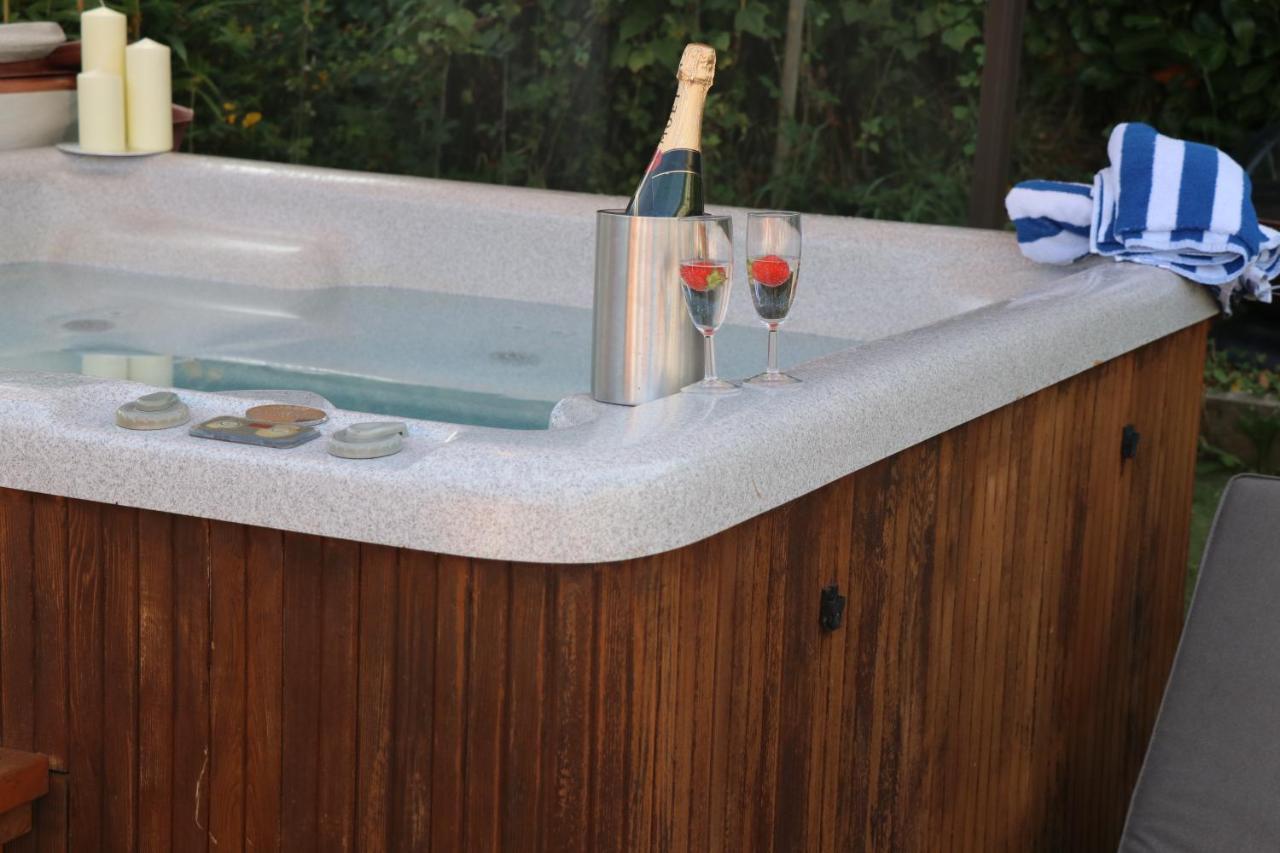 Palm 1 Park Home With Hot Tub Swanage Eksteriør billede