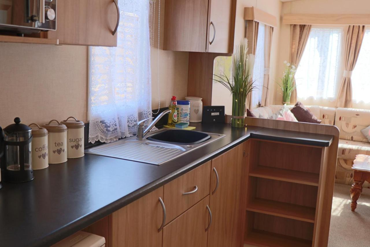 Palm 1 Park Home With Hot Tub Swanage Eksteriør billede